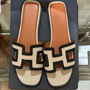 Elegant Black and Cream Women's Slide Sandals